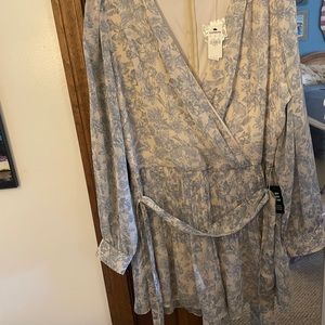 Express womens long sleeve floral romper size large NWT